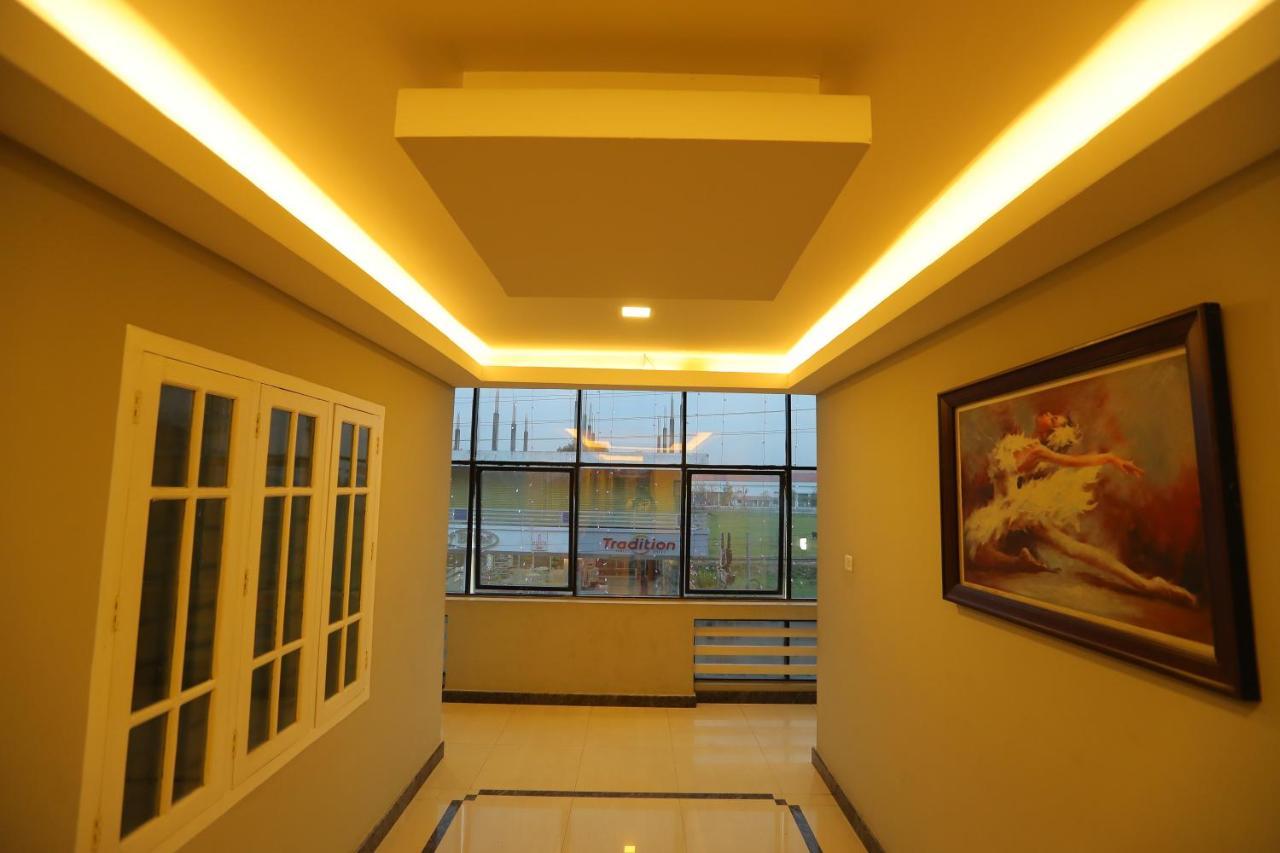 Sapphire Inn Nedumbassery Exterior photo
