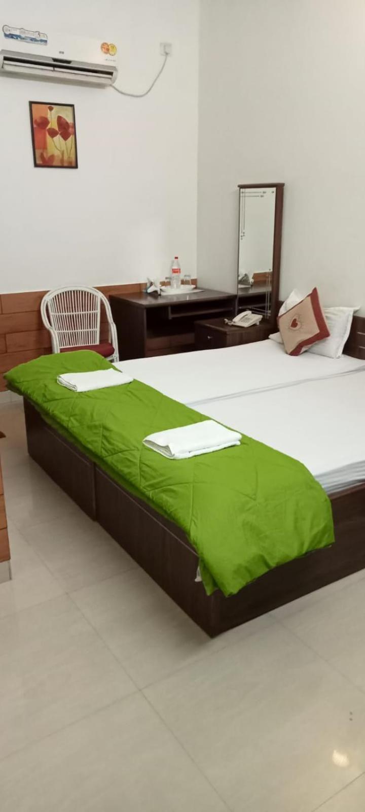Sapphire Inn Nedumbassery Exterior photo